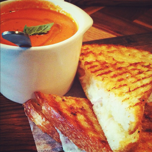 Grilled cheese & tomato soup